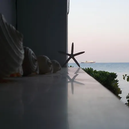 Elena's Seafront Deluxe Апартаменты *