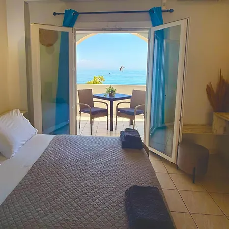 Elena's Seafront Deluxe Акротири