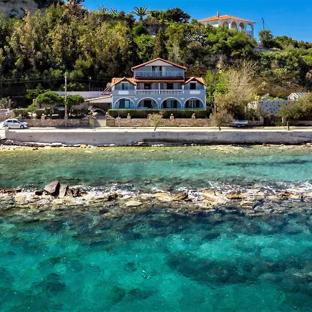 Elena's Seafront Deluxe Апартаменты Акротири