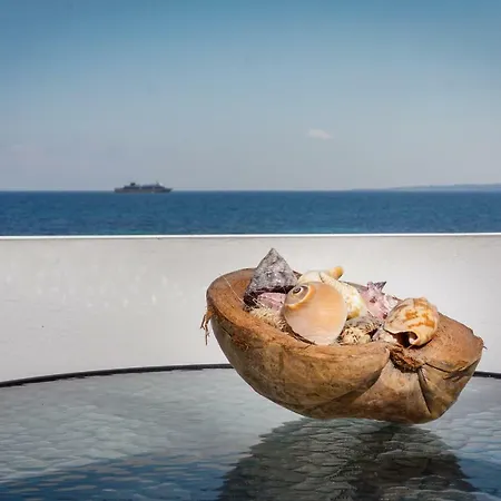 Elena's Seafront Deluxe Апартаменты Акротири