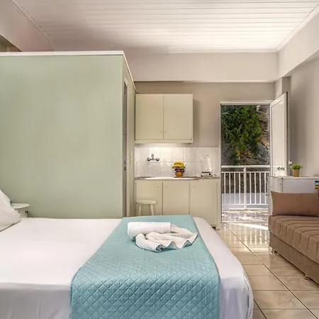 Elena's Seafront Deluxe Apartman