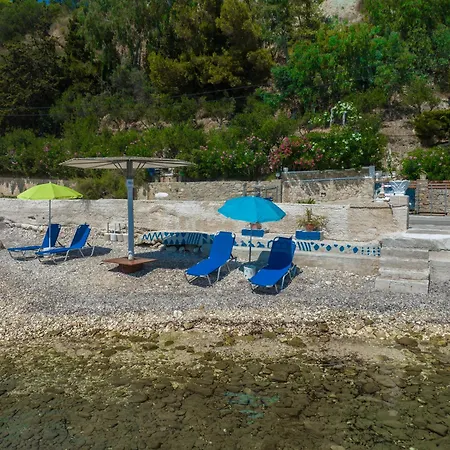 Elena's Seafront Deluxe Apartman