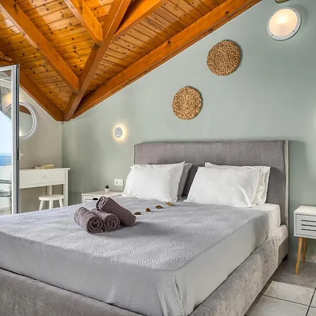 Elena's Seafront Deluxe