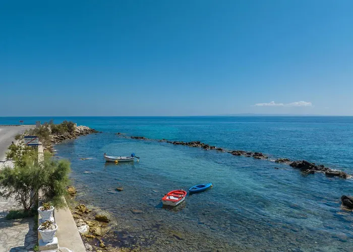 Elena's Seafront Deluxe