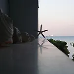 Elena's Seafront Deluxe Apartament *