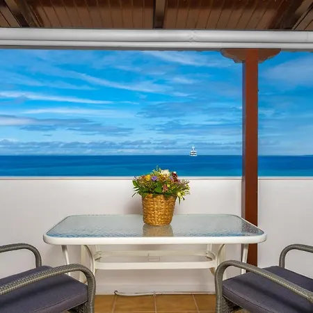 Daire Elena's Seafront Deluxe *