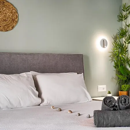 Elena's Seafront Deluxe Apartamento *