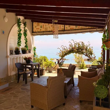 Elena's Seafront Deluxe Lejlighed *