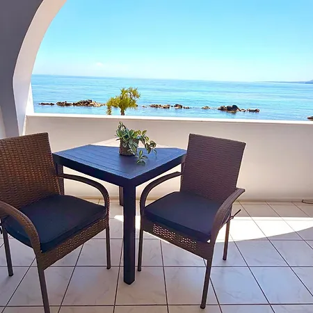 Elena's Seafront Deluxe